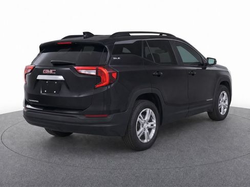 Used 2024 GMC Terrain SLE w/ Driver Convenience Package FWD image 4