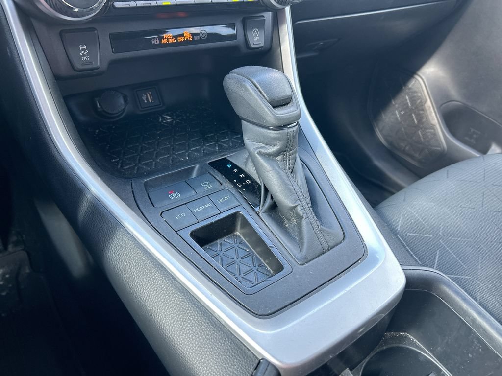 Used 2024 Toyota RAV4 XLE w/ Convenience Package FWD image 27