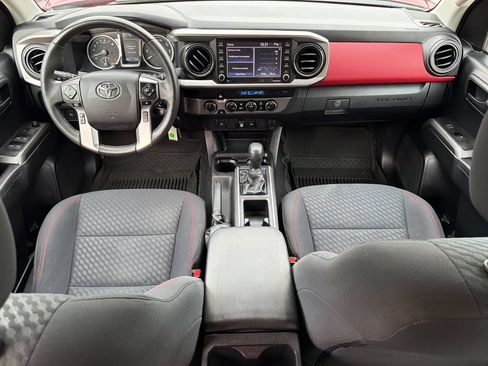 Used 2021 Toyota Tacoma SR5 AWD/4WD image 5