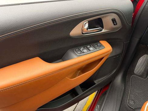 New 2026 Chrysler Pacifica Pinnacle image 26