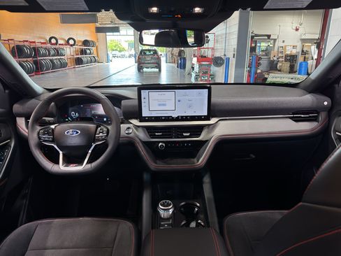 Used 2026 Ford Explorer ST AWD/4WD image 13