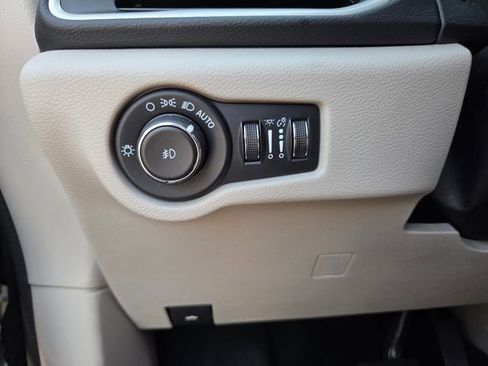 Used 2023 Chrysler Pacifica Touring-L FWD image 29