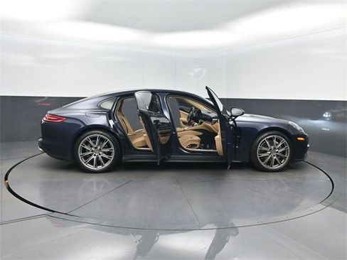 Used 2019 Porsche Panamera 4 w/ Premium Package image 43