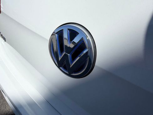 Used 2016 Volkswagen e-Golf SEL Premium image 11