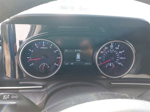 Used 2022 Kia Carnival EX image 35