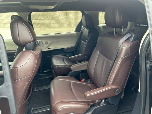 Used 2023 Toyota Sienna Platinum AWD/4WD image 14