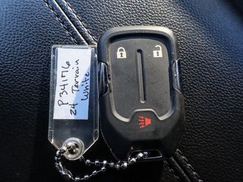 Used 2024 GMC Terrain SLE image 31