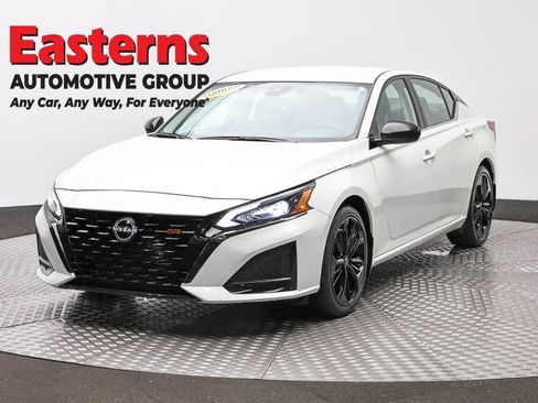 Used 2023 Nissan Altima 2.5 SR FWD image 1