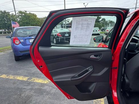 Used 2012 Ford Focus SE FWD image 11