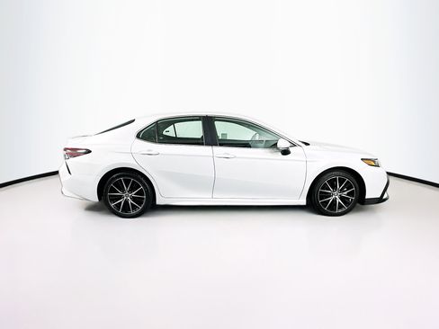 Used 2022 Toyota Camry SE image 10