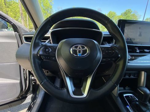 Used 2025 Toyota Corolla Cross XLE AWD/4WD image 37