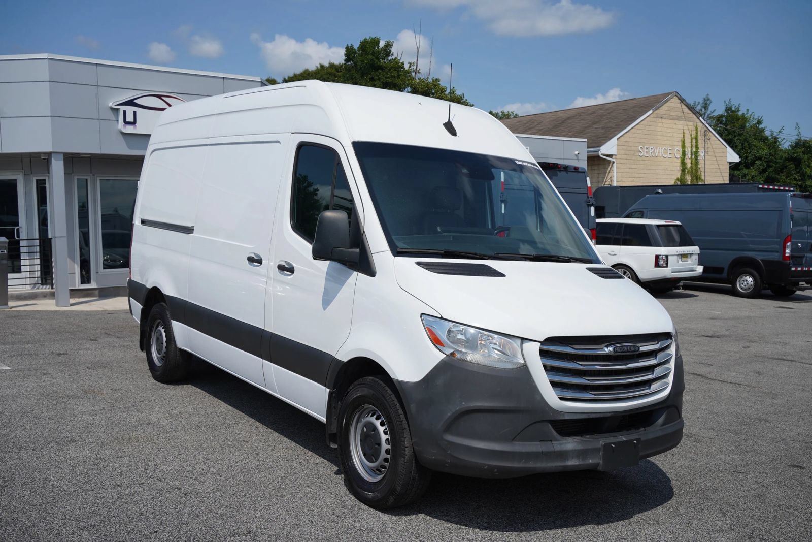 Used 2021 Freightliner Sprinter 2500 RWD image 3