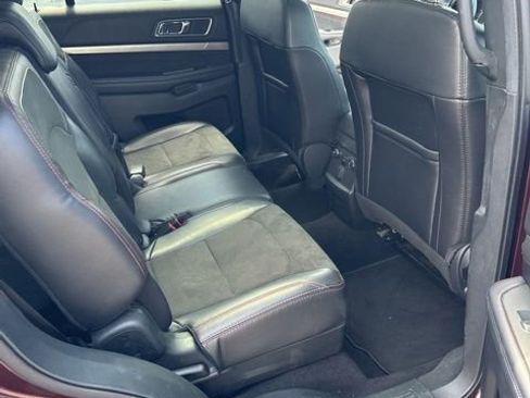 Used 2019 Ford Explorer XLT w/ Equipment Group 202A AWD/4WD image 15