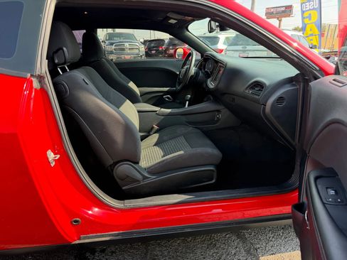 Used 2018 Dodge Challenger R/T image 10
