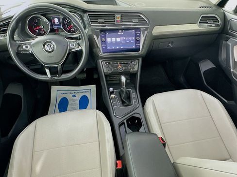 Used 2018 Volkswagen Tiguan SE w/ Panoramic Sunroof Package image 28