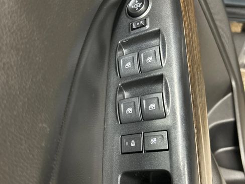 Used 2017 GMC Canyon Denali AWD/4WD image 9