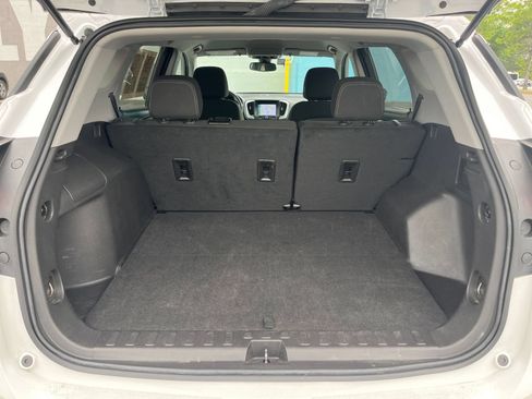 Used 2024 GMC Terrain SLE FWD image 36