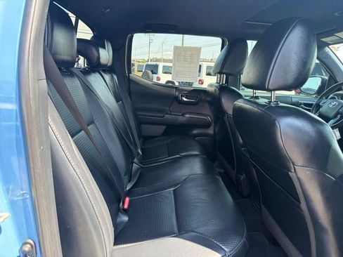 Used 2019 Toyota Tacoma TRD Sport AWD/4WD image 23