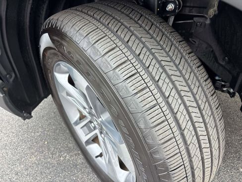 Certified 2025 Honda Pilot EX-L image 9