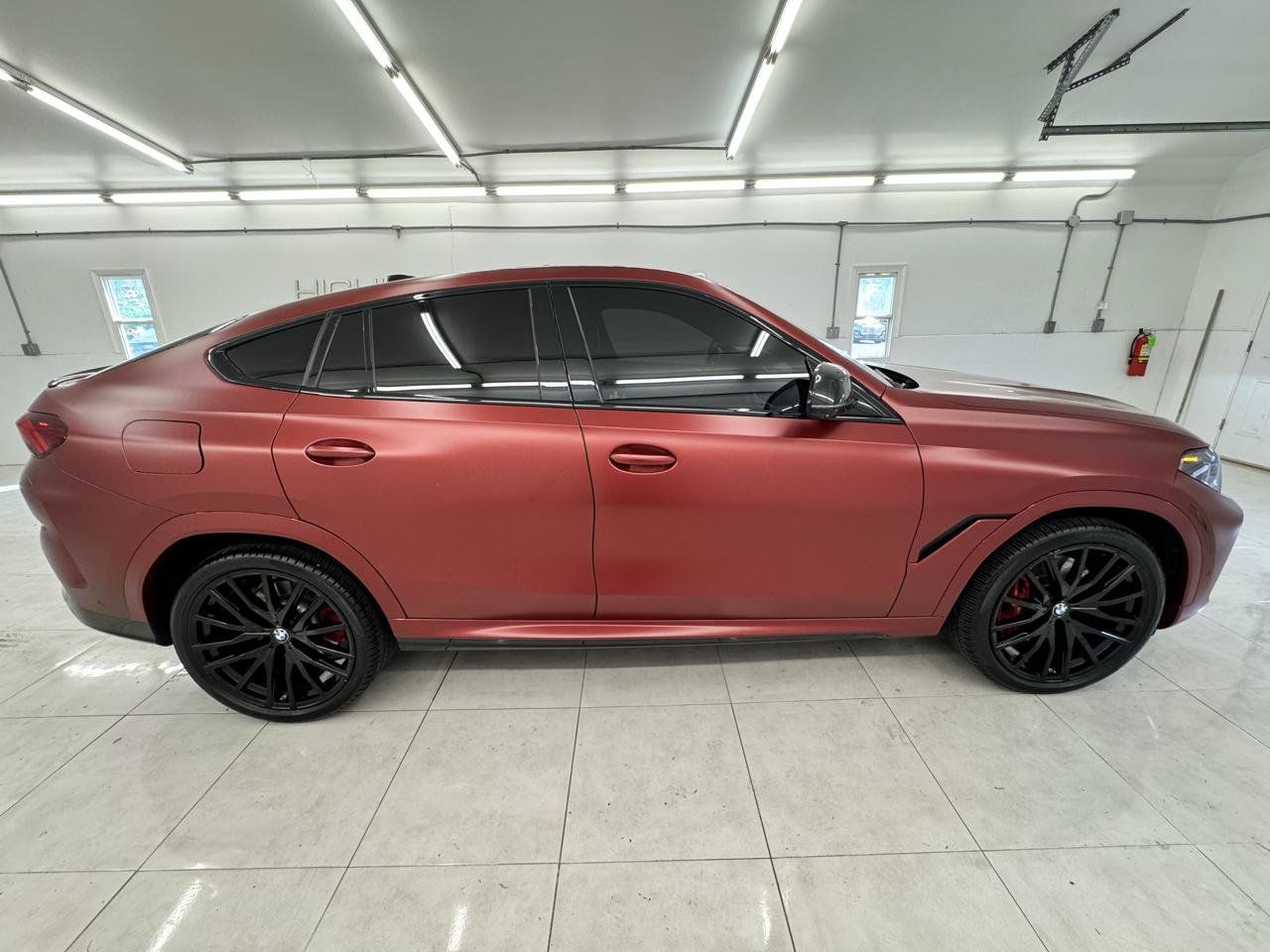 Used 2022 BMW X6 M50i w/ Executive Package AWD/4WD image 4