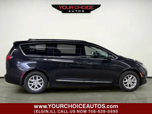 Used 2020 Chrysler Pacifica Touring-L FWD image 6