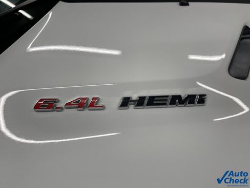 Used 2014 Dodge Challenger SRT8 image 21