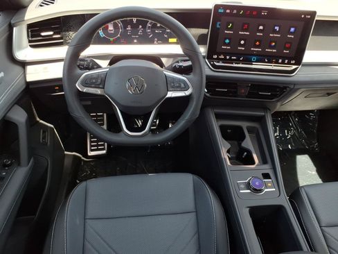 New 2026 Volkswagen Tiguan SE R-Line FWD image 14