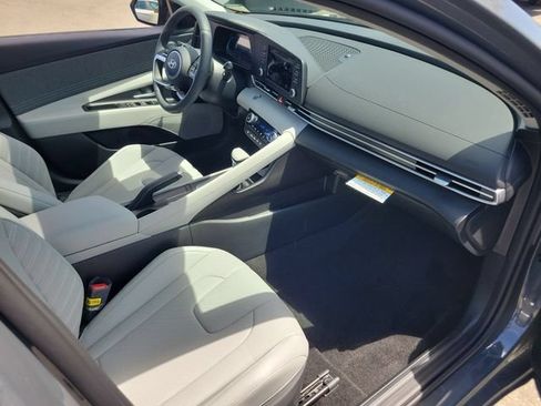 New 2026 Hyundai Elantra SEL Sport FWD image 21