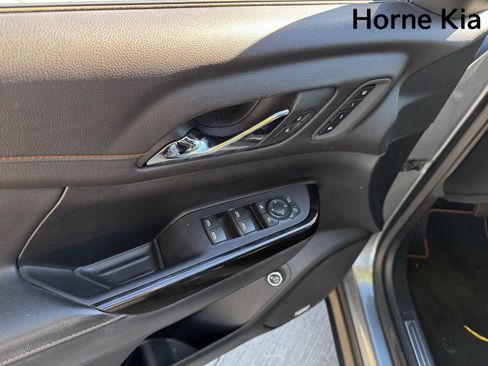 Used 2021 GMC Acadia AT4 w/ Technology Package image 10