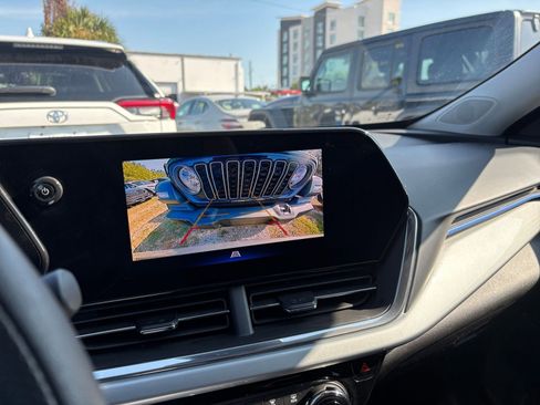 Used 2025 Chevrolet Trax LT image 20