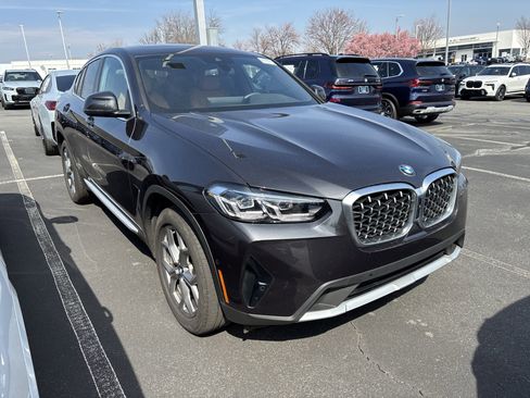Used 2025 BMW X4 xDrive30i image 3