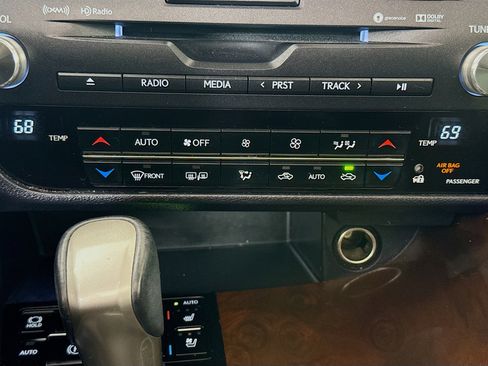 Used 2017 Lexus RX 350 AWD w/ Premium Package image 18