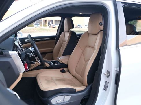 Used 2016 Porsche Cayenne image 22