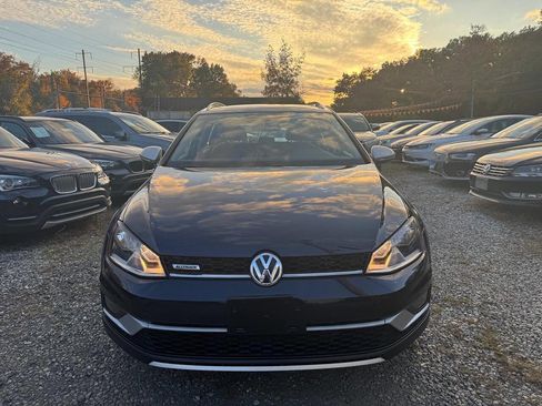 Used 2017 Volkswagen Golf Alltrack SE image 2