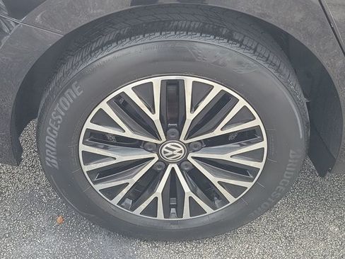 Used 2020 Volkswagen Jetta SE w/ SE Cold Weather Package FWD image 9