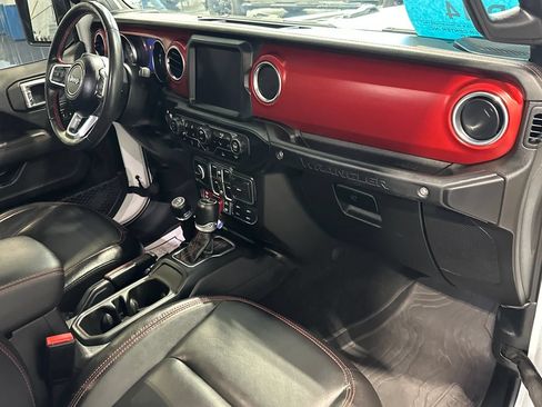 Used 2023 Jeep Wrangler Unlimited Rubicon w/ Cold Weather Group AWD/4WD image 33