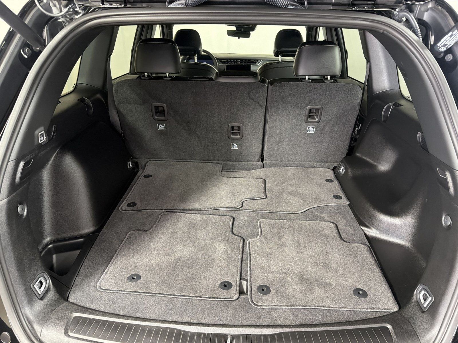 Used 2025 Jeep Grand Cherokee 4WD image 25