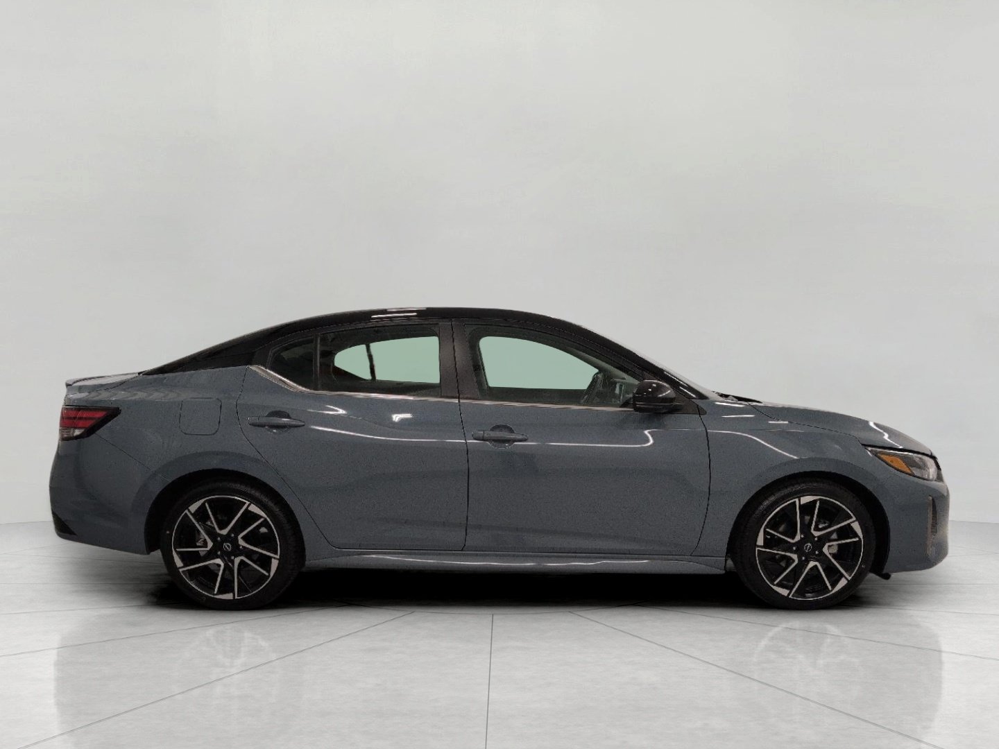 Used 2025 Nissan Sentra SR FWD image 11