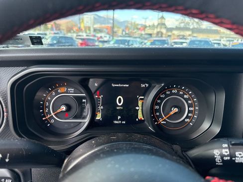 Used 2024 Jeep Wrangler Unlimited Rubicon AWD/4WD image 15