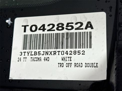 Used 2024 Toyota Tacoma TRD Off-Road image 28