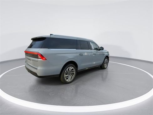 New 2025 Lincoln Navigator L Reserve image 8