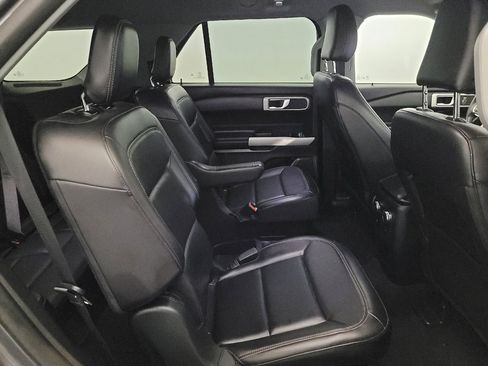 Used 2021 Ford Explorer XLT w/ Equipment Group 202A AWD/4WD image 19