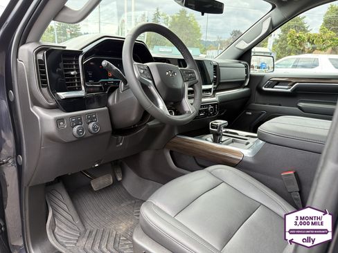 Used 2024 Chevrolet Silverado 1500 LT Trail Boss w/ Convenience Package II AWD/4WD image 10