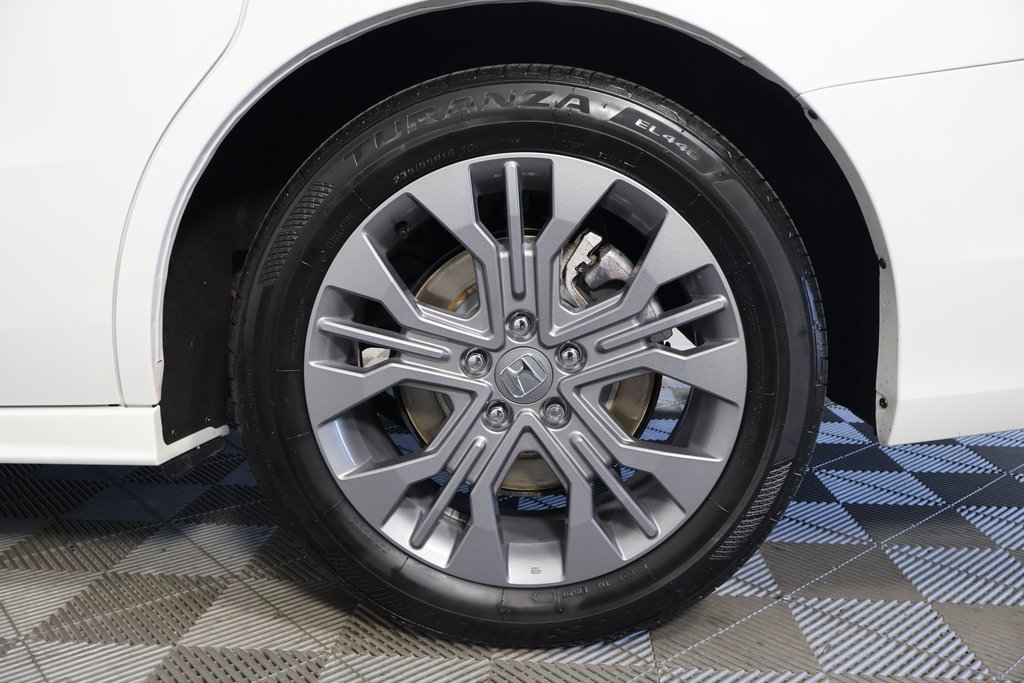 Used 2025 Honda Odyssey Touring image 16