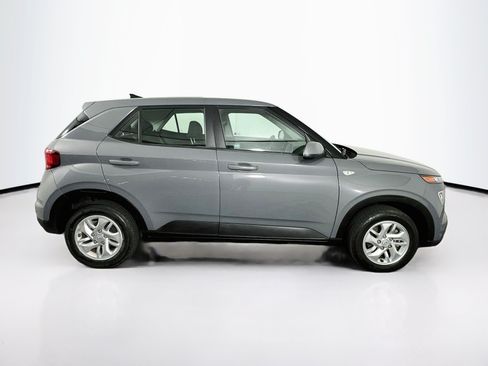 Used 2021 Hyundai Venue SE FWD image 10