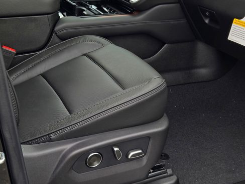 New 2026 GMC Yukon XL Denali AWD/4WD image 17
