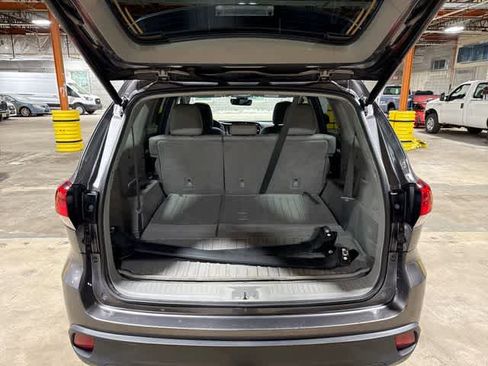 Used 2019 Toyota Highlander XLE AWD/4WD image 11