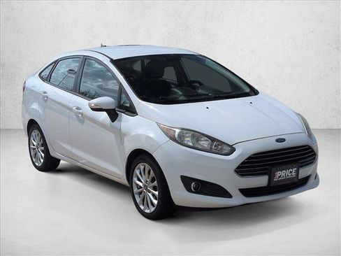 Used 2014 Ford Fiesta SE w/ Equipment Group 201A FWD image 3