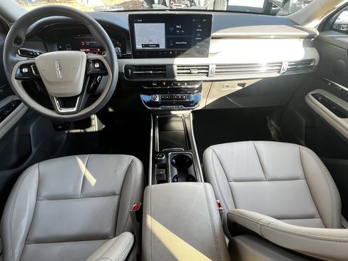 Used 2023 Lincoln Corsair FWD image 36