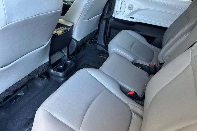 Certified 2026 Toyota Sienna XLE FWD image 16
